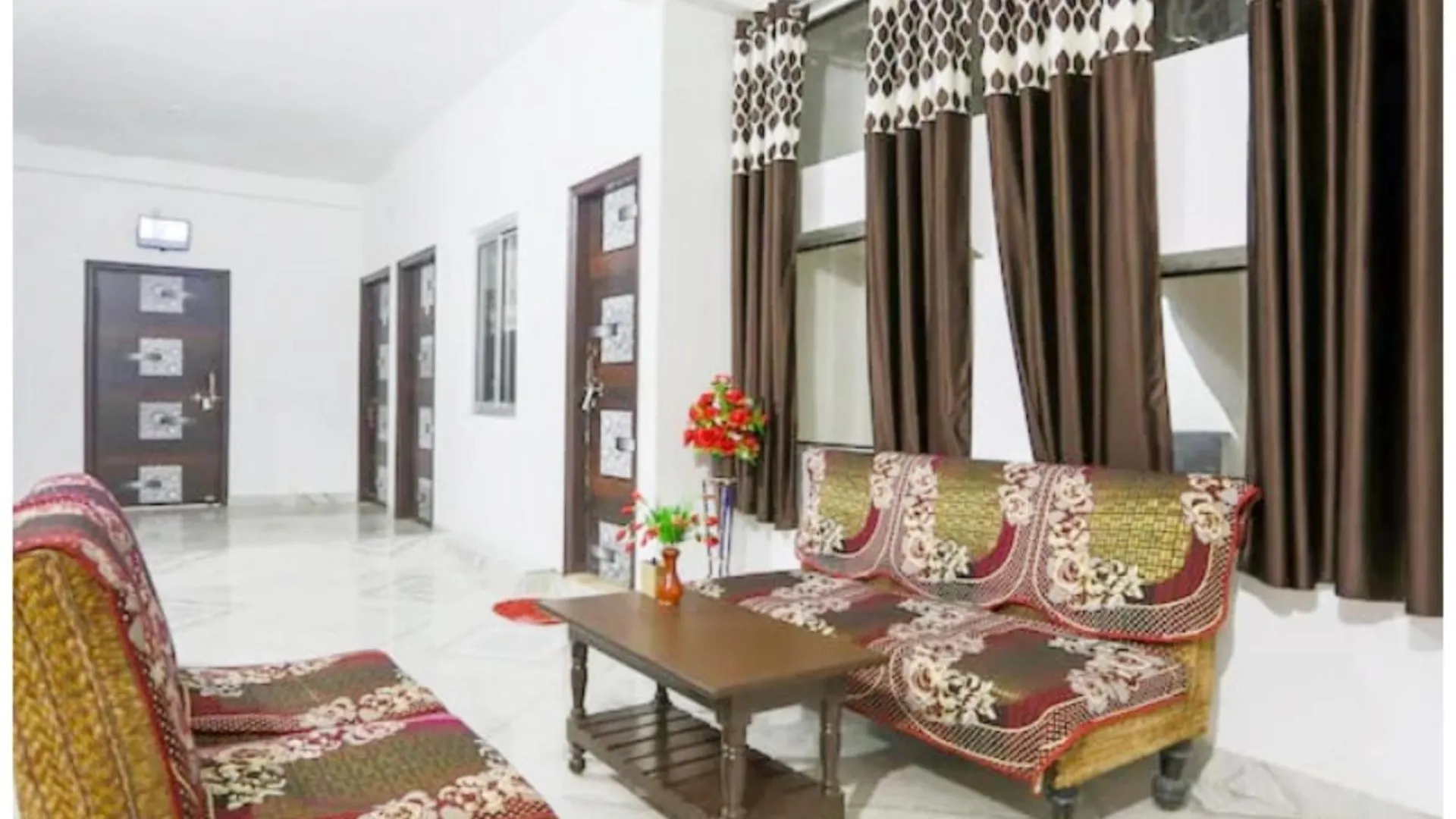 Homestay Hotel Shiv Ganga Guest House Varanasi Near Kashi Vishwanath Temple -Fully Air Conditioning Hotel