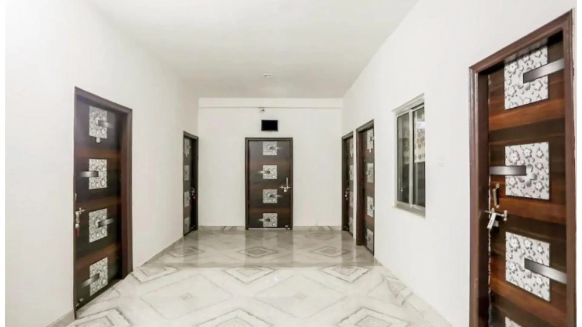 Homestay Hotel Shiv Ganga Guest House Varanasi Near Kashi Vishwanath Temple -Fully Air Conditioning Hotel