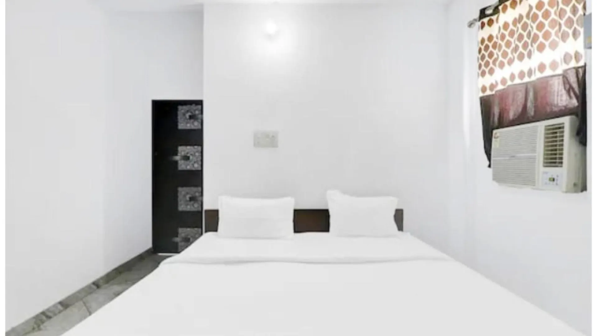 Hotel Shiv Ganga Guest House Varanasi Near Kashi Vishwanath Temple -Fully Air Conditioning Hotel Homestay