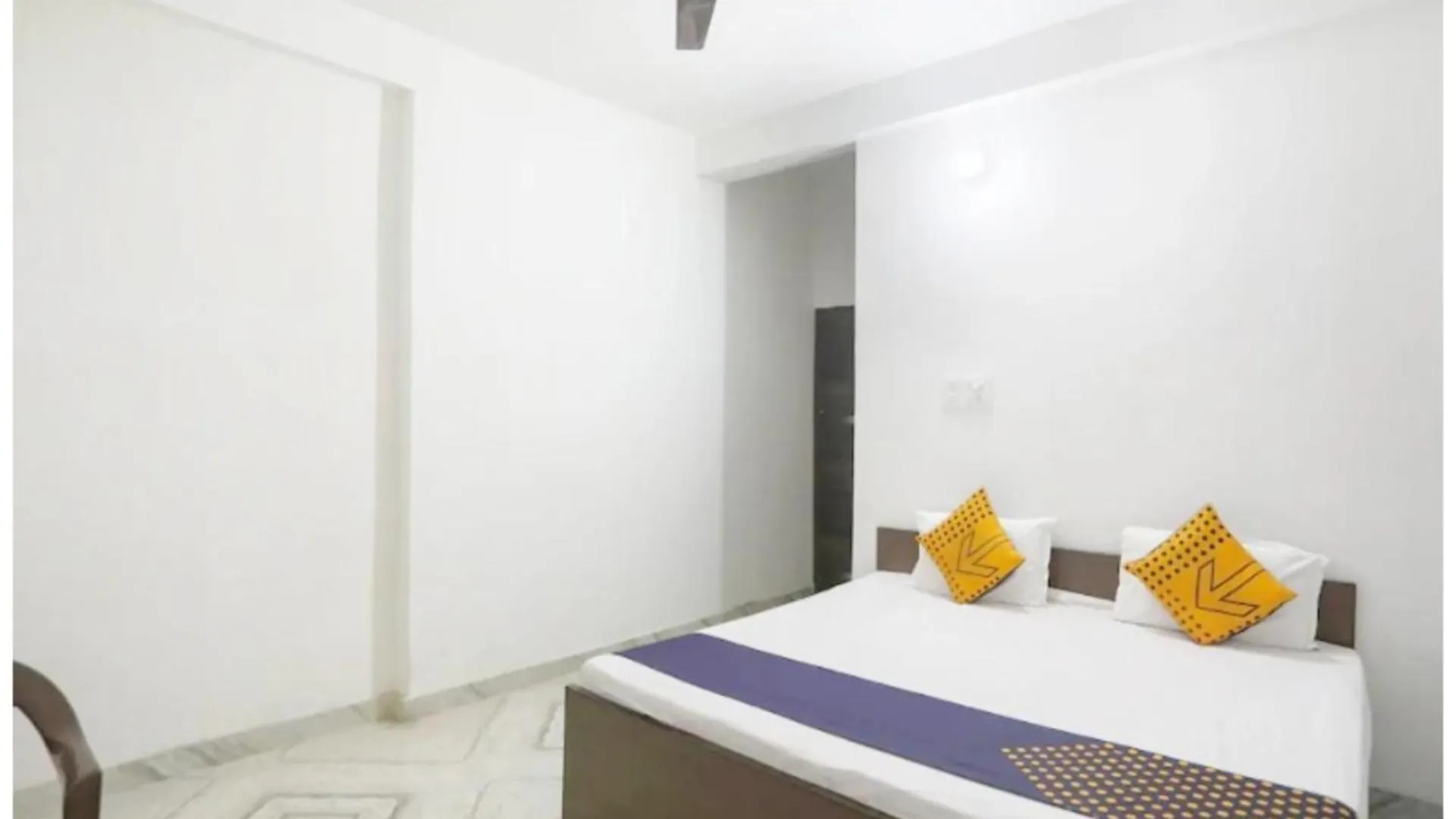 Hotel Shiv Ganga Guest House Varanasi Near Kashi Vishwanath Temple -Fully Air Conditioning Hotel Homestay
